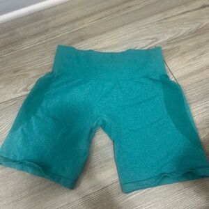 NVGTN Teal Seamless Scrunch Shorts – Size M